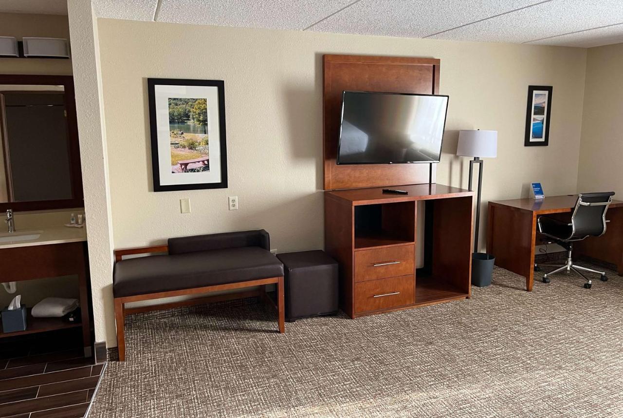 Wingate By Wyndham Clearfield Hotel Bagian luar foto