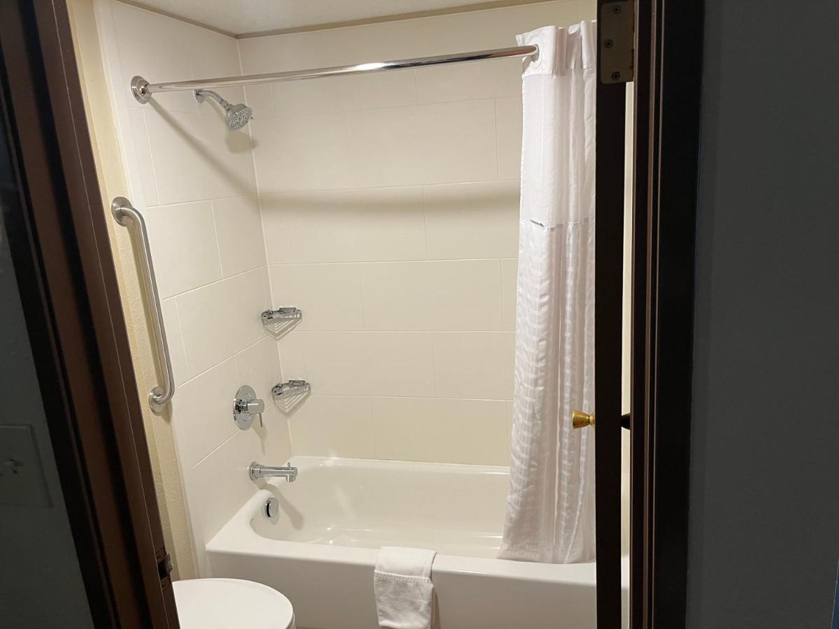 Wingate By Wyndham Clearfield Hotel Bagian luar foto