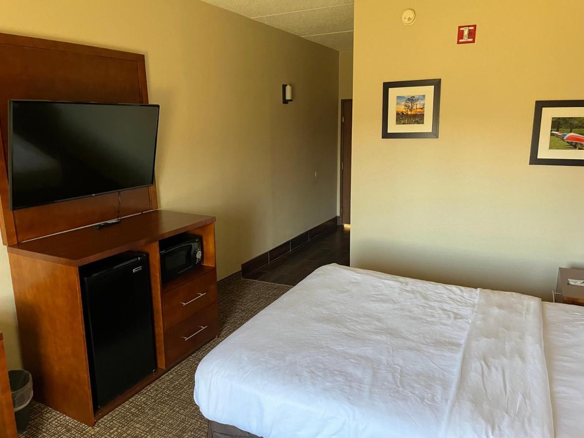 Wingate By Wyndham Clearfield Hotel Bagian luar foto